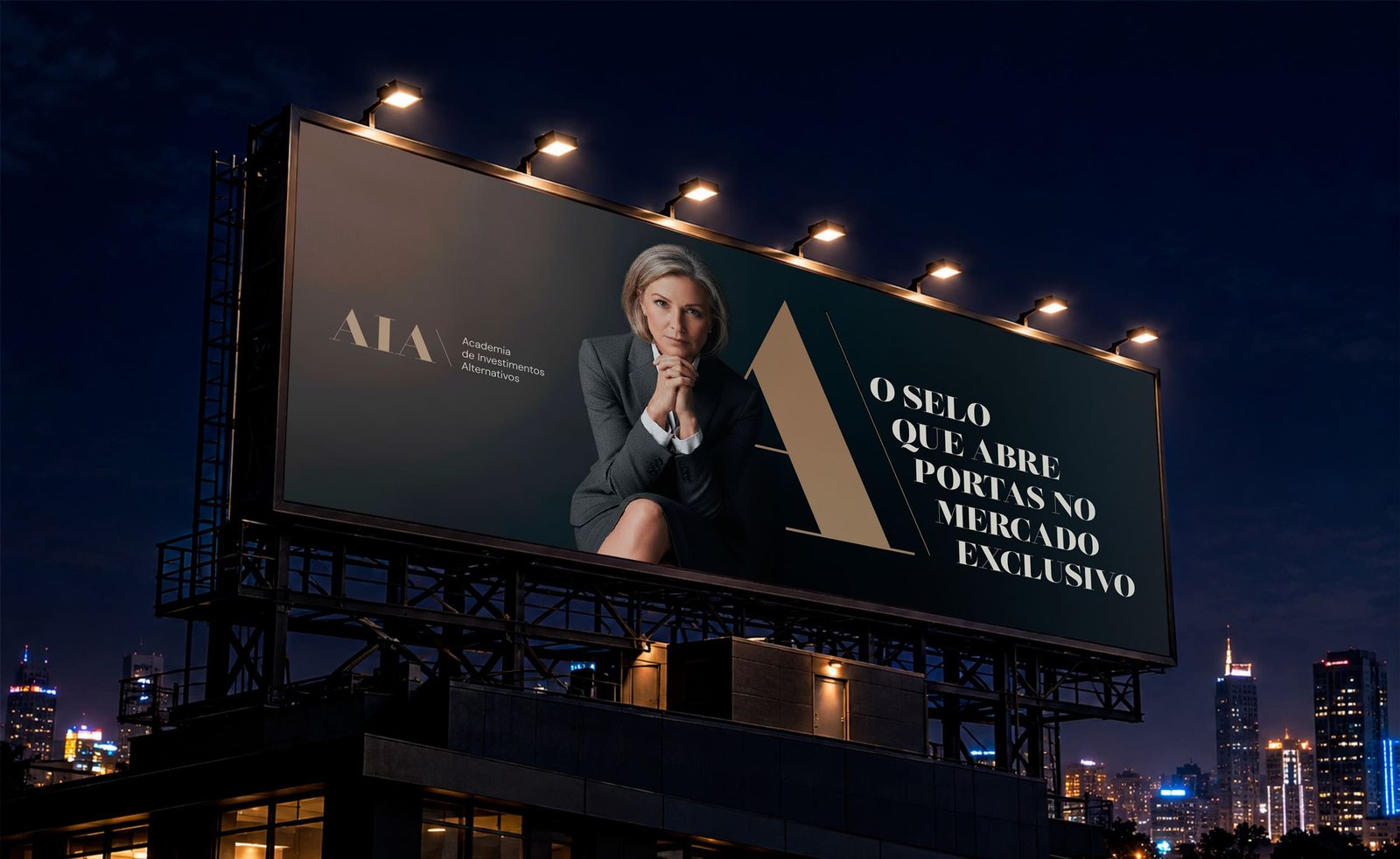 Outdoor noturno da AIA com a frase O selo que abre portas no mercado exclusivo
